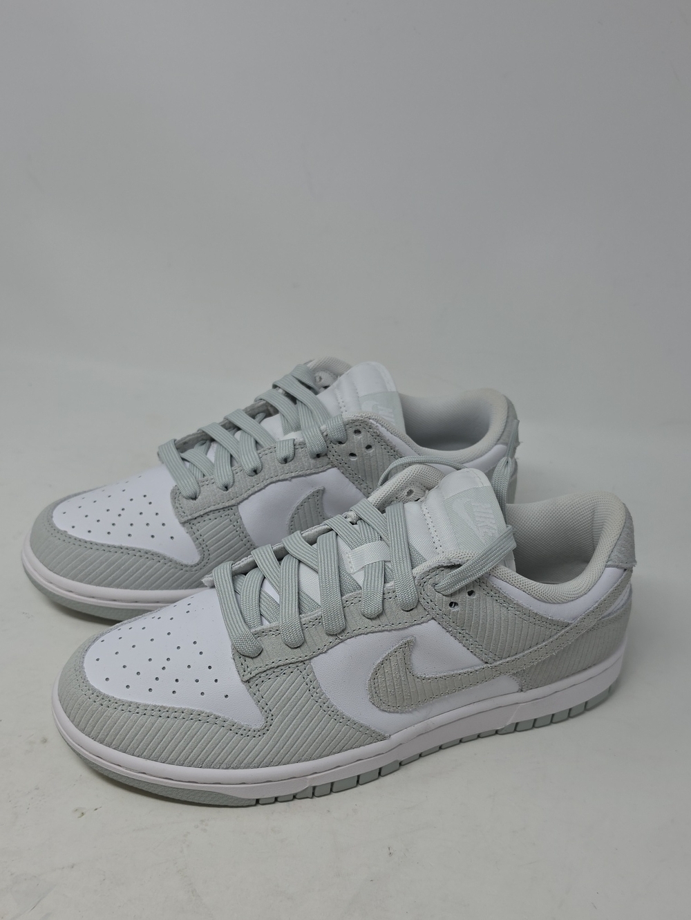 Nike Dunk Low-Top Corduroy Women's Athletic Light Silver and White Size 9